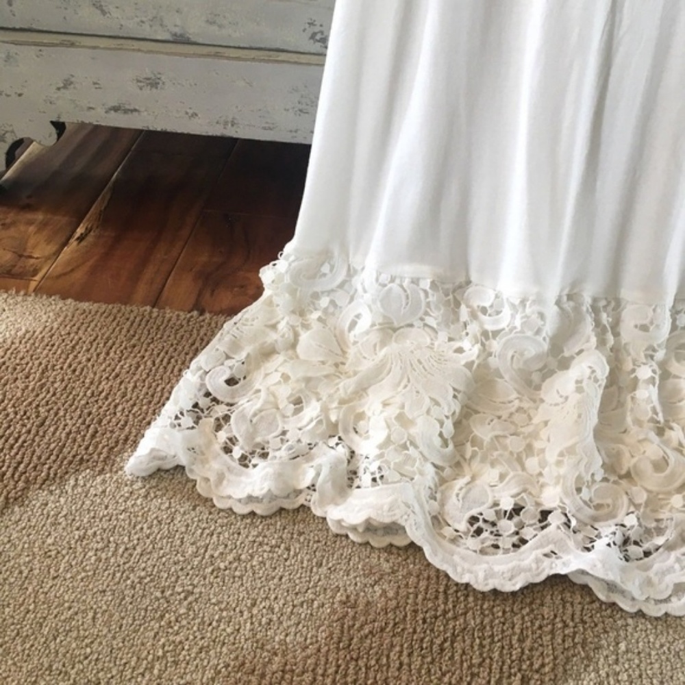 Restocked! Crochet Lace Layering Tank Top Extender - Picture 3 of 4
